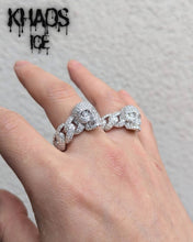Cargar imagen en el visor de la galería, Anillo calavera zirconia cubica
