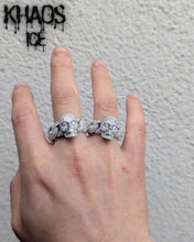 Cargar imagen en el visor de la galería, Anillo calavera zirconia cubica
