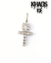 Cargar imagen en el visor de la galería, Colgante ankh zirconia cubica
