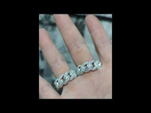 Cargar y reproducir el video en el visor de la galería, Anillo calavera zirconia cubica
