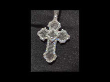 Cargar y reproducir el video en el visor de la galería, Colgante cruz moissanita negra
