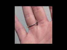 Cargar y reproducir el video en el visor de la galería, Anillo manos calavera ajustable
