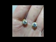 Cargar y reproducir el video en el visor de la galería, Aros redondos moissanita 5 mm acabado en oro 18k par
