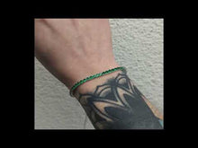 Cargar y reproducir el video en el visor de la galería, Pulsera tennis zirconia cubica verde 3 mm

