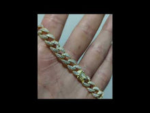 Cargar y reproducir el video en el visor de la galería, Brazalete moissanita cubana acabado en oro 18k
