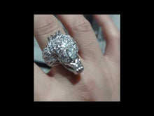 Cargar y reproducir el video en el visor de la galería, Anillo dragón zirconia cubica
