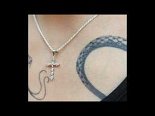 Cargar y reproducir el video en el visor de la galería, Colgante cruz 2

