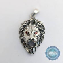 Cargar imagen en el visor de la galería, Colgante león grande
