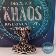 Cargar imagen en el visor de la galería, Colgante ancla cabeza de cabra
