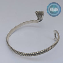 Cargar imagen en el visor de la galería, Brazalete cobra
