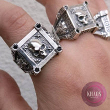 Cargar imagen en el visor de la galería, Anillo calavera Ajustable 1
