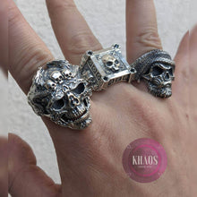 Cargar imagen en el visor de la galería, Anillo calavera Ajustable 1
